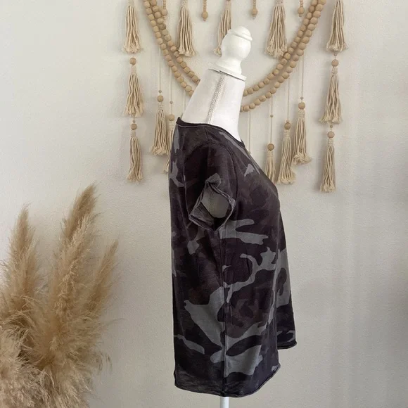 Free People FREE WITH ANY PURCHASE camo tee shirt sleeve camouflage top medium - Picture 9 of 14